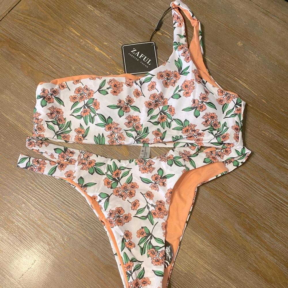 Medium flower bikini set.